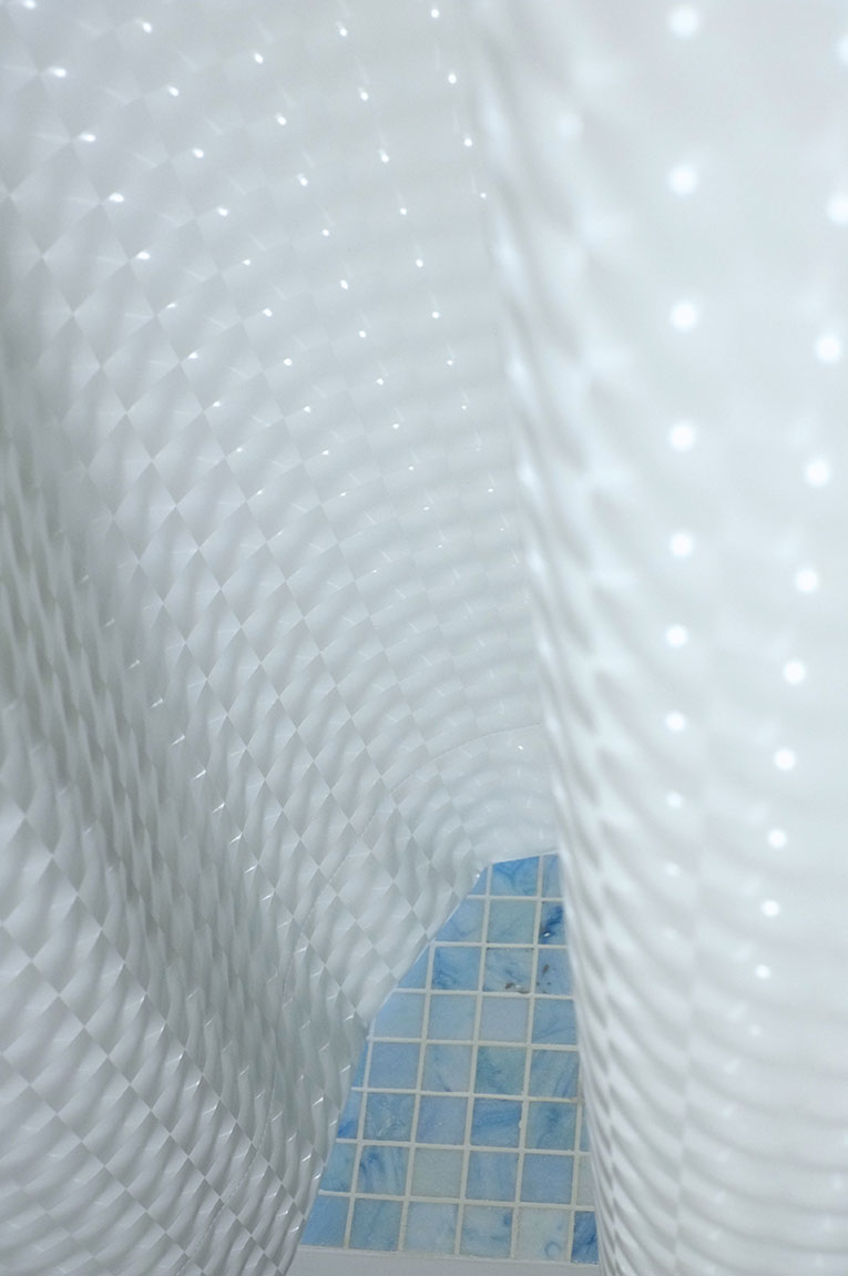 Tenture en tissu plastique effet 3D pour salle de douche.